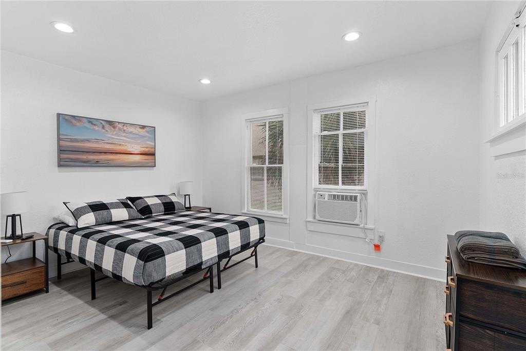 412 E Harwood Street - Photo 12