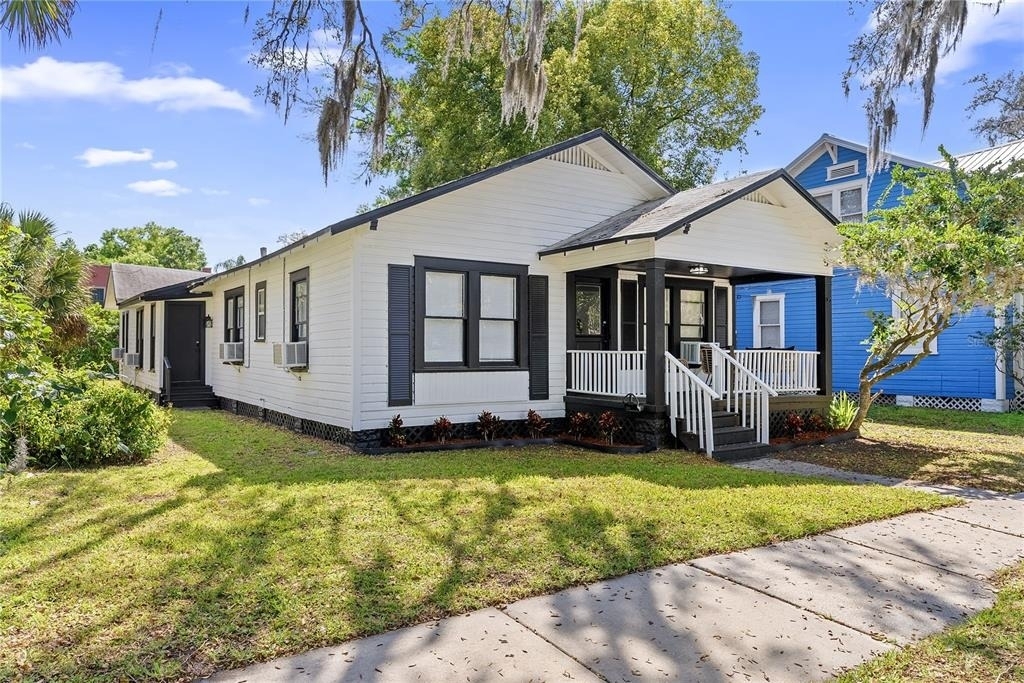 412 E Harwood Street - Photo 0