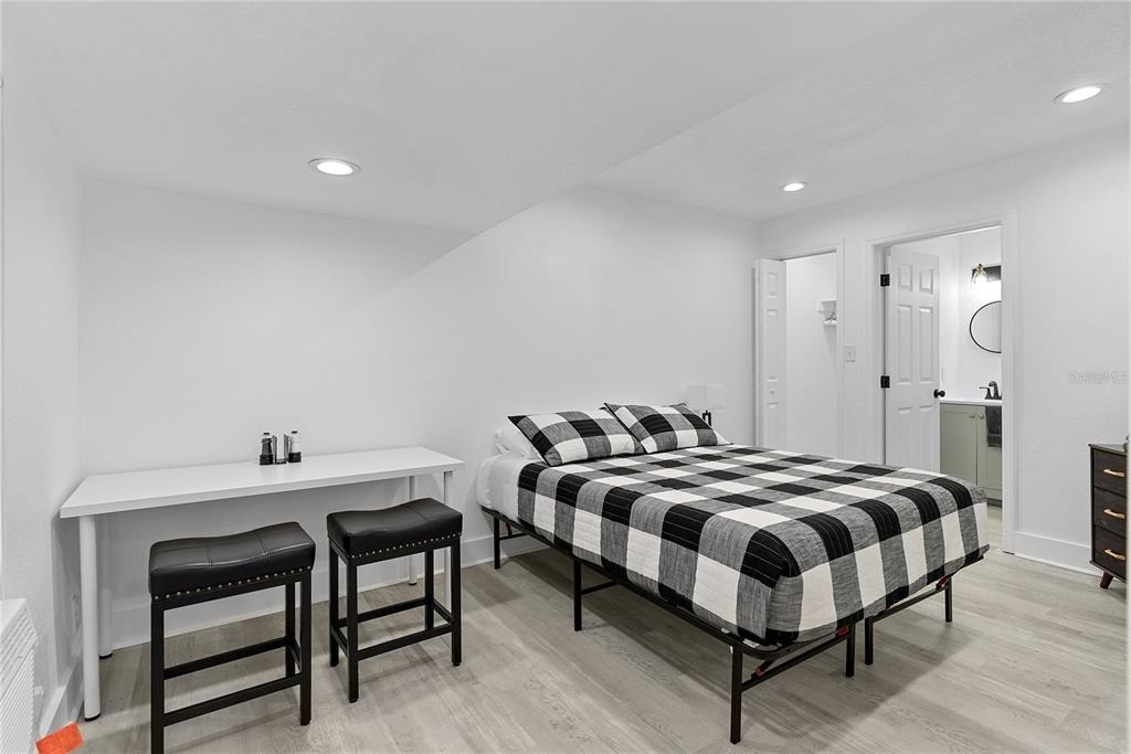 412 E Harwood Street - Photo 4