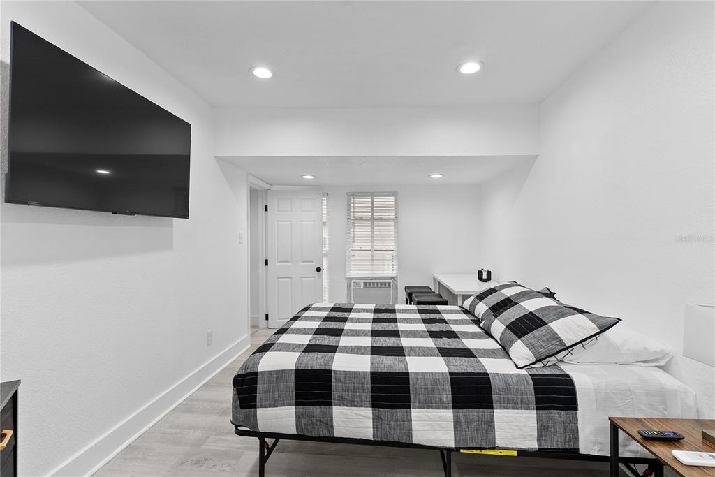 412 E Harwood Street - Photo 5