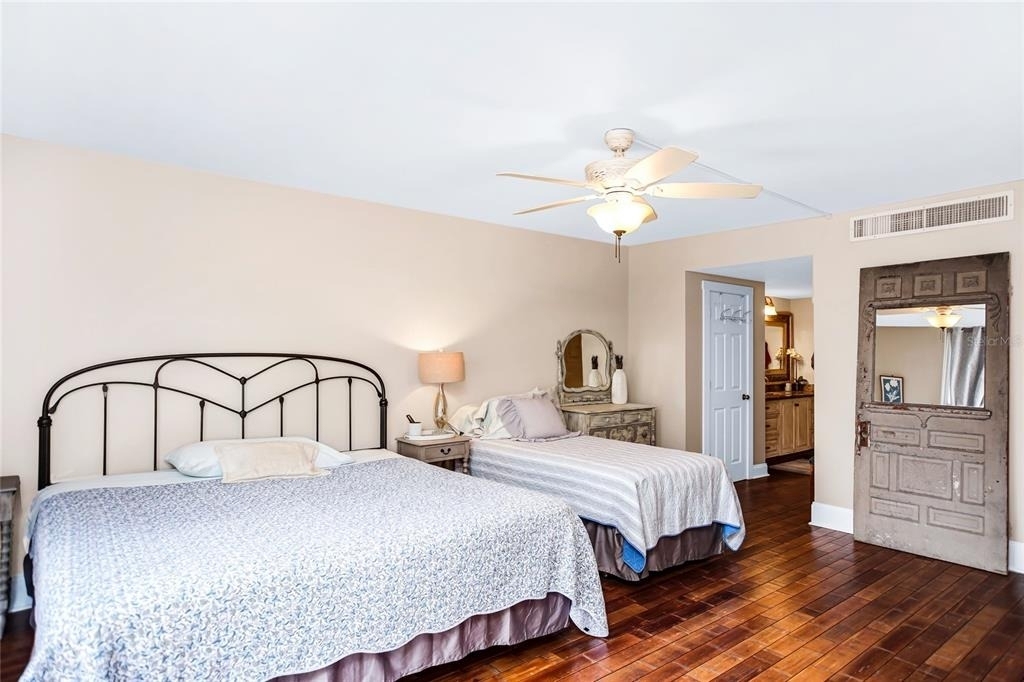 1212 Benjamin Franklin Drive - Photo 5