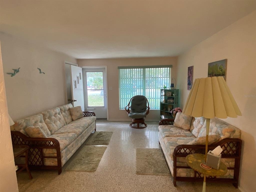 814 E 10th Avenue - Photo 2