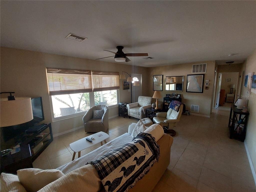 1541 Crest Drive - Photo 2