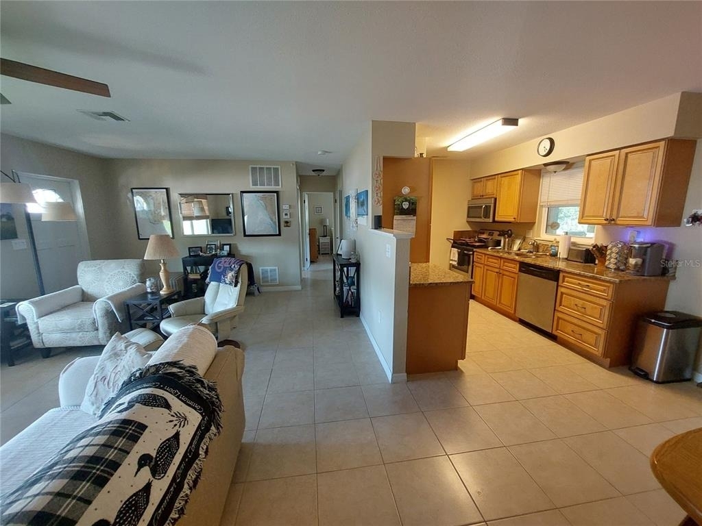 1541 Crest Drive - Photo 3
