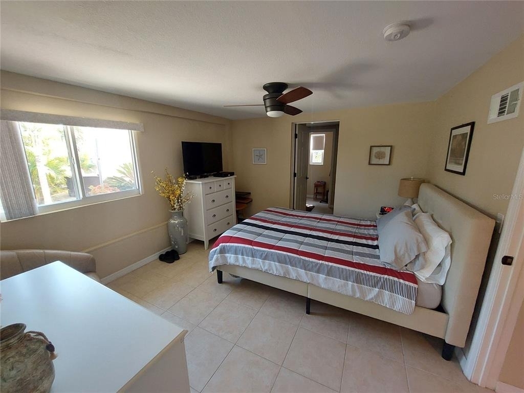 1541 Crest Drive - Photo 7