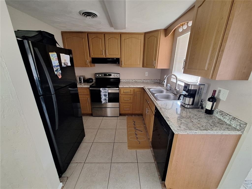 858 E 7th Street - Photo 5