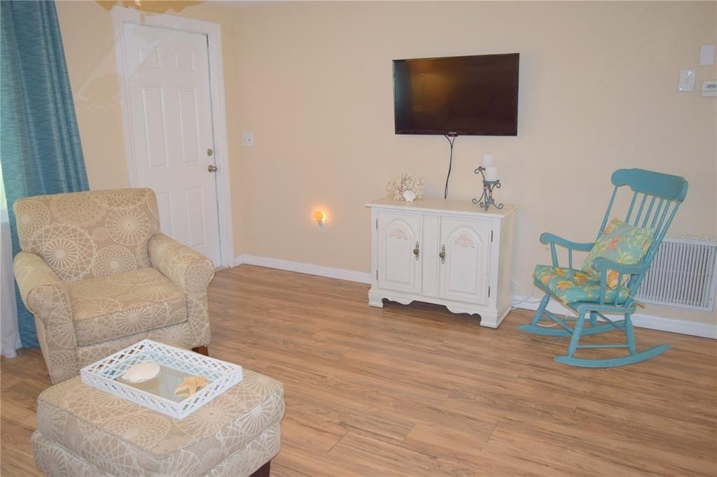 140 W Cowles Street - Photo 2