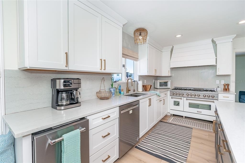 320 Anchor Row - Photo 12
