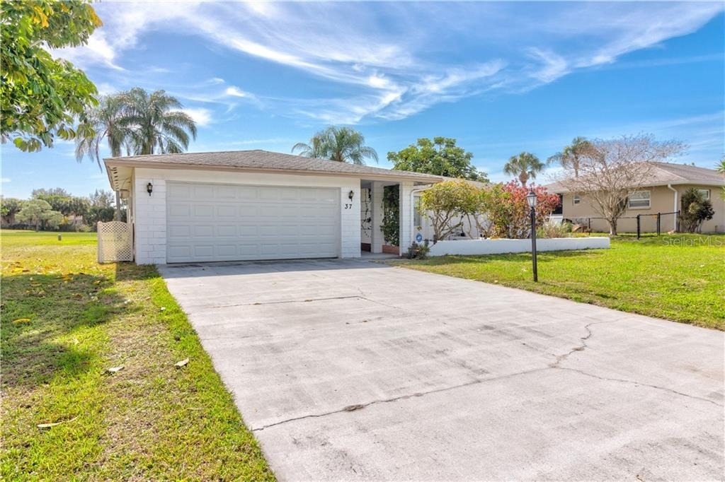 37 Oakland Hills Place - Photo 1