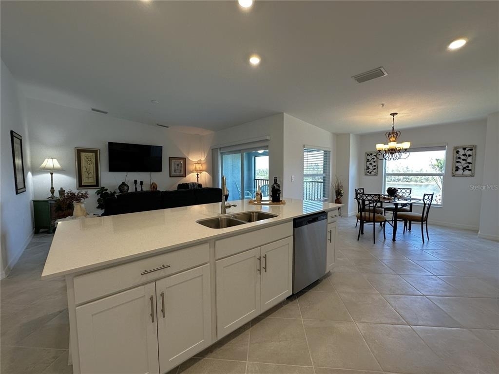 14241 Heritage Landing Boulevard - Photo 4