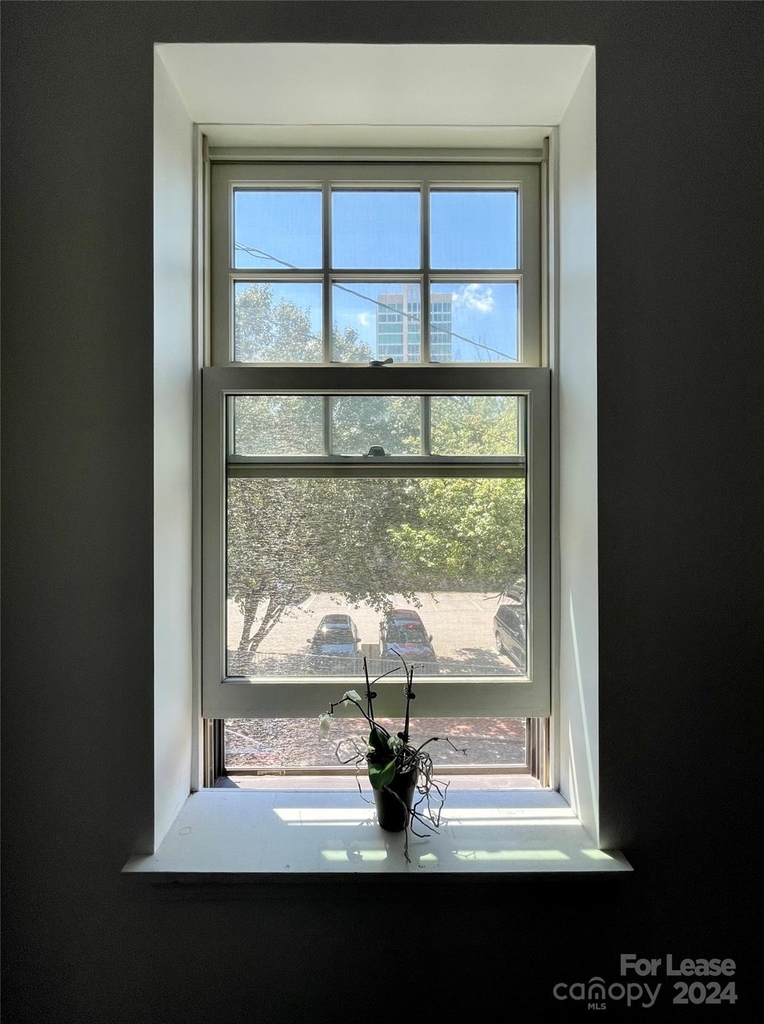 5 W Walnut Street - Photo 1
