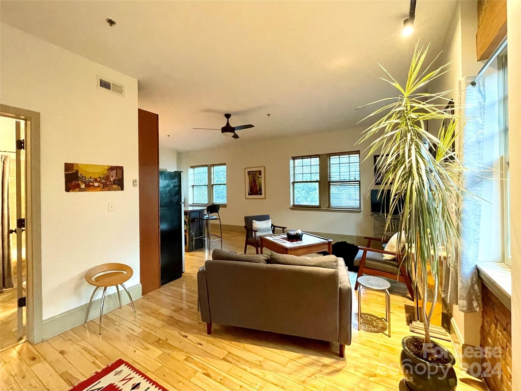 5 W Walnut Street - Photo 11