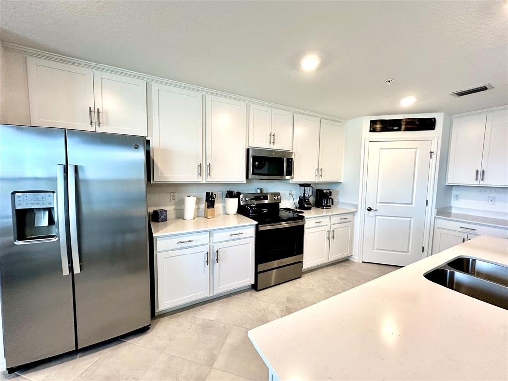 14224 Heritage Landing Boulevard - Photo 10