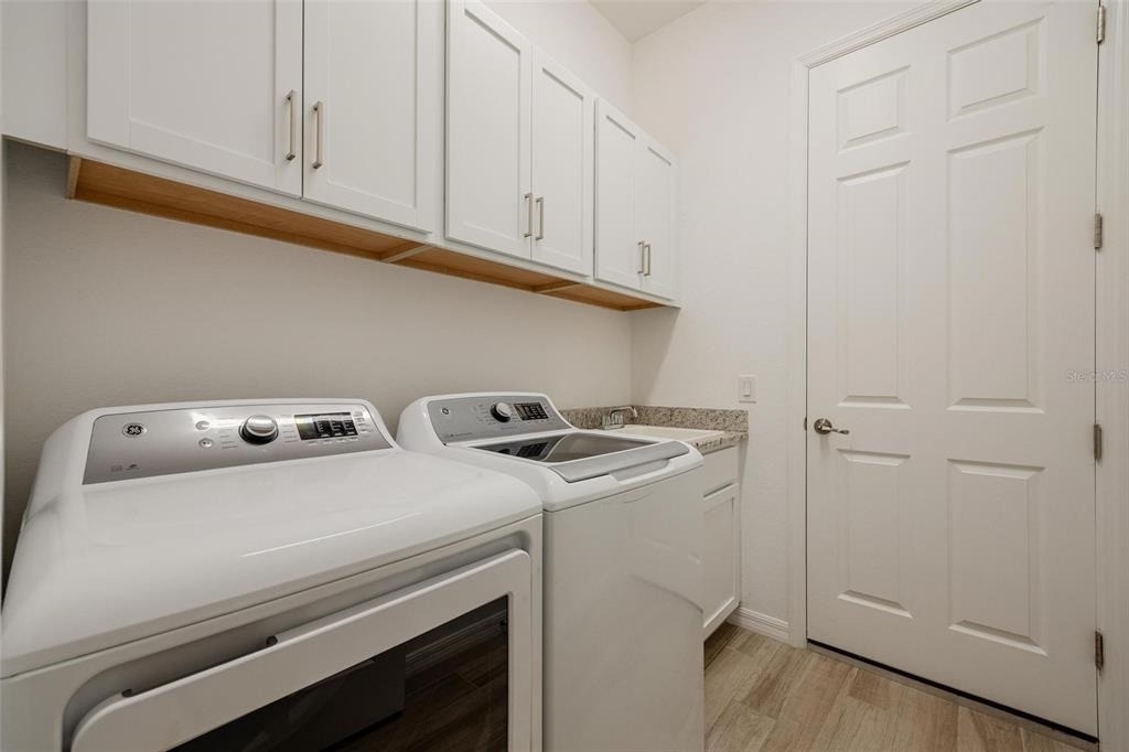 25199 Longmeadow Drive - Photo 14
