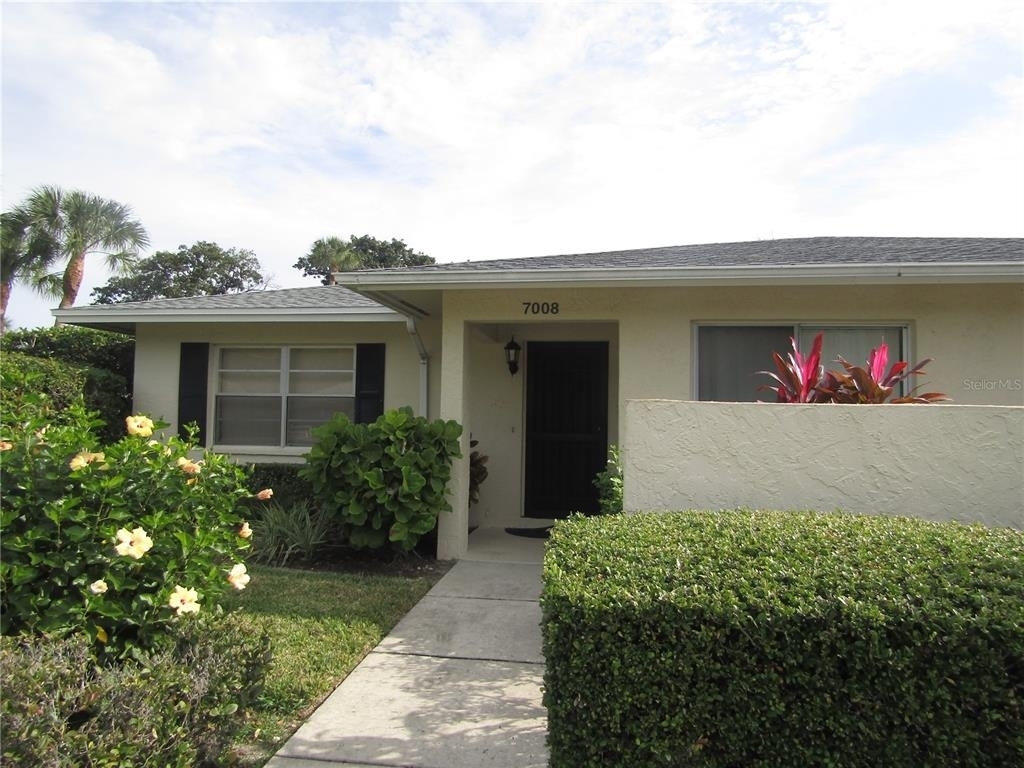 7008 W Country Club Drive N - Photo 0