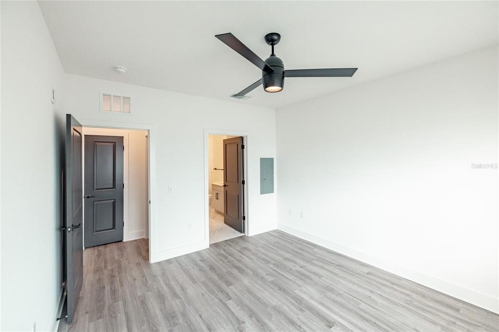 1420 Lakefront Drive - Photo 9