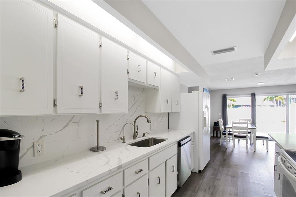 1127 De Leo Drive - Photo 9