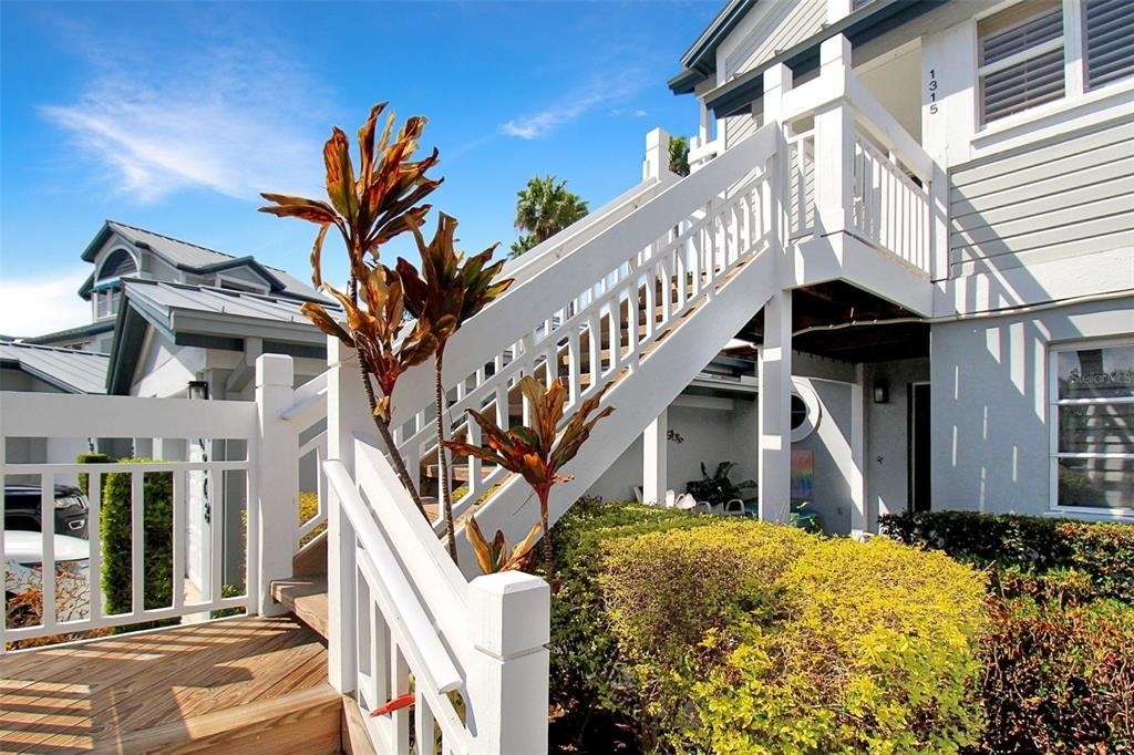 1315 Siesta Bayside Drive - Photo 2