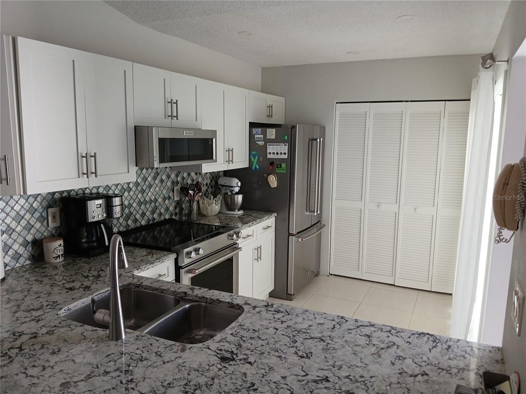 913 Waterside Lane - Photo 1