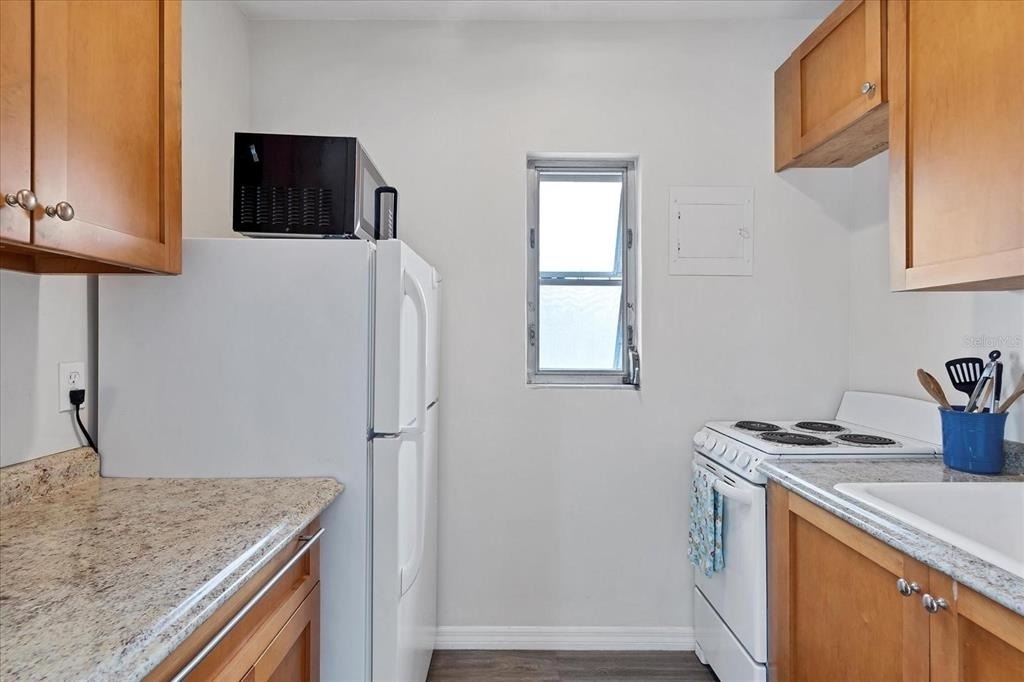 1901 Hyde Park St - Photo 11