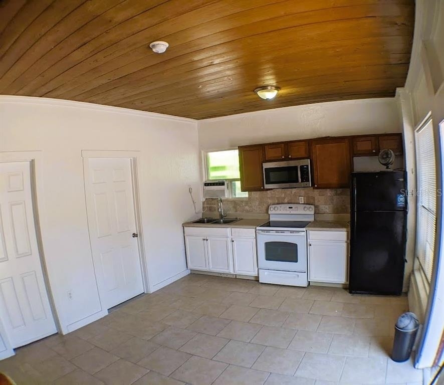 401 Colonia Lane E - Photo 1
