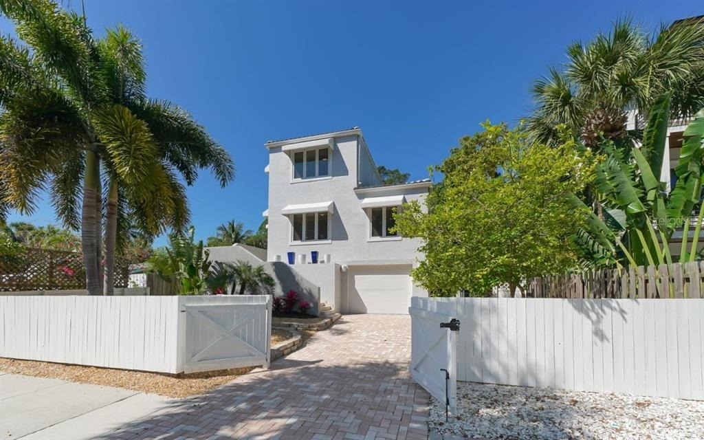 228 Van Buren Drive - Photo 1
