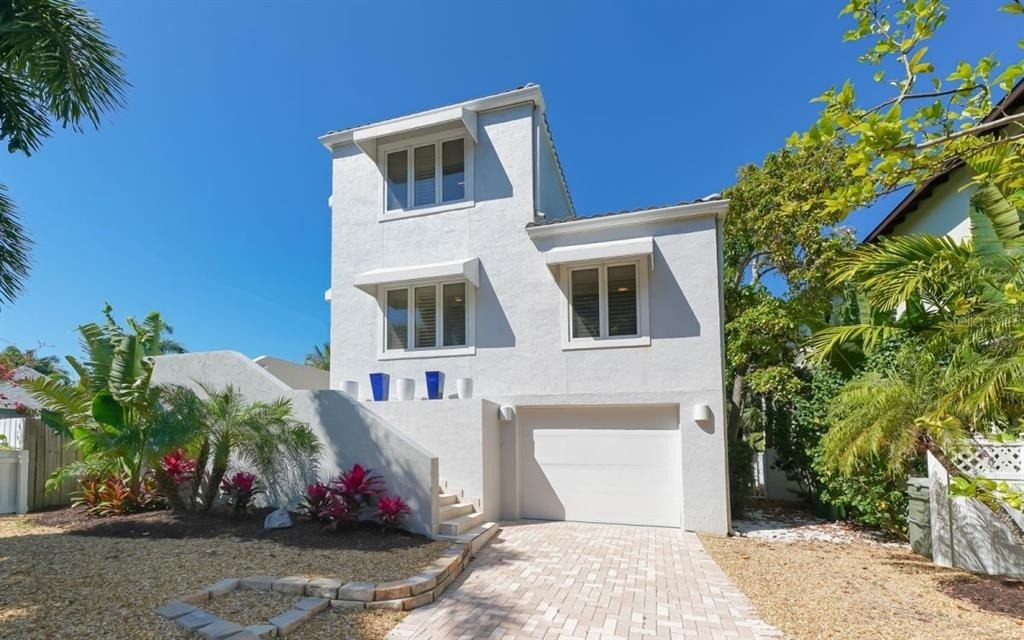 228 Van Buren Drive - Photo 0