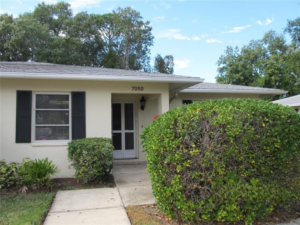 7050 W Country Club Drive N - Photo 0