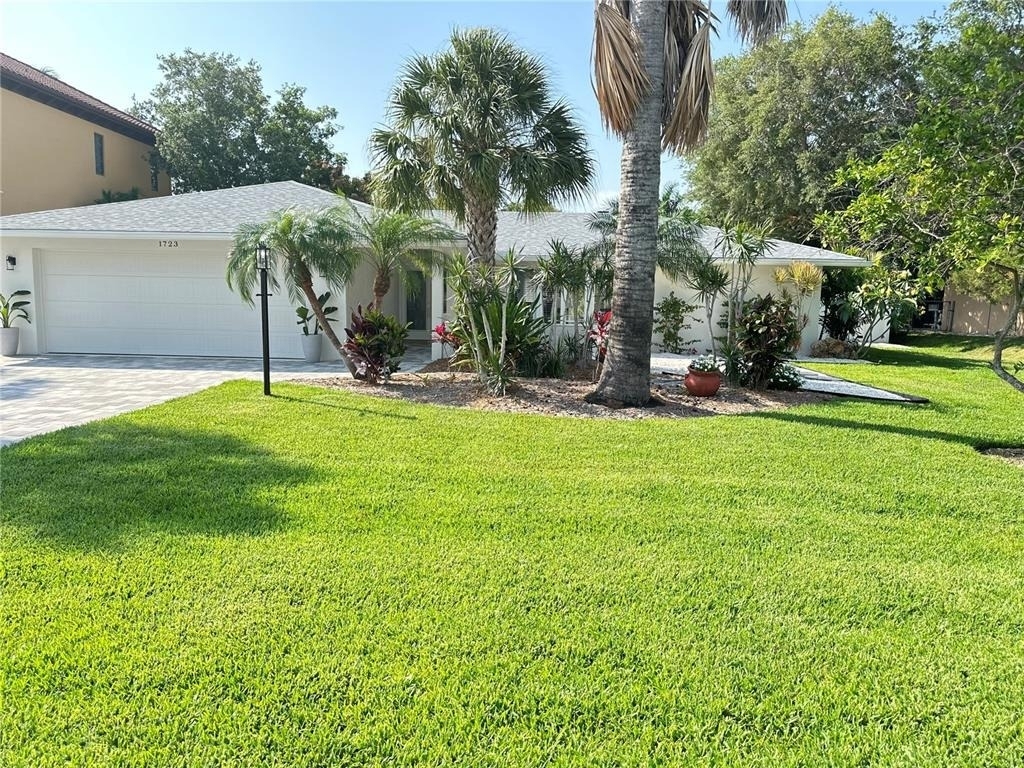 1723 Stanford Lane - Photo 1