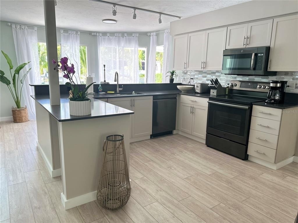 1723 Stanford Lane - Photo 10