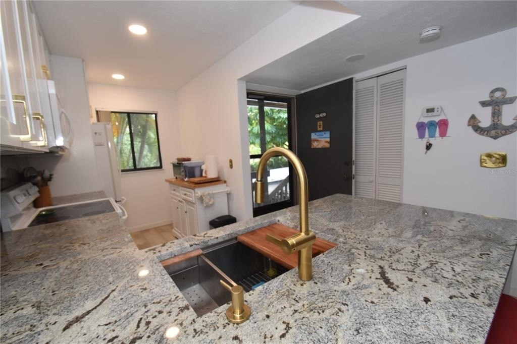 1720 Glenhouse Drive - Photo 2