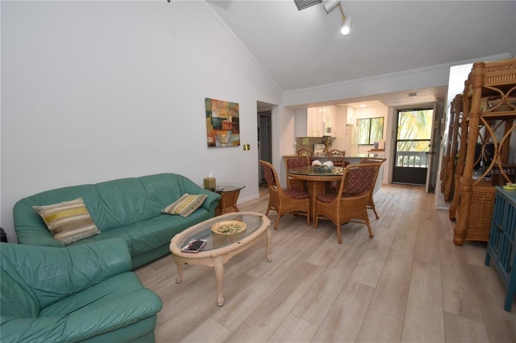 1720 Glenhouse Drive - Photo 8