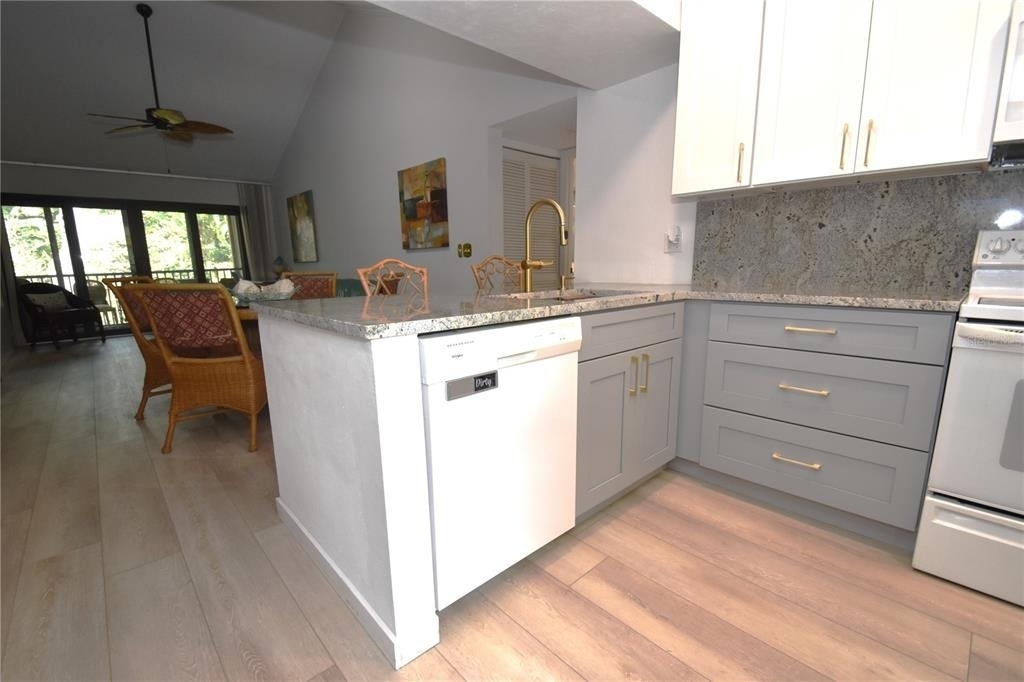 1720 Glenhouse Drive - Photo 5