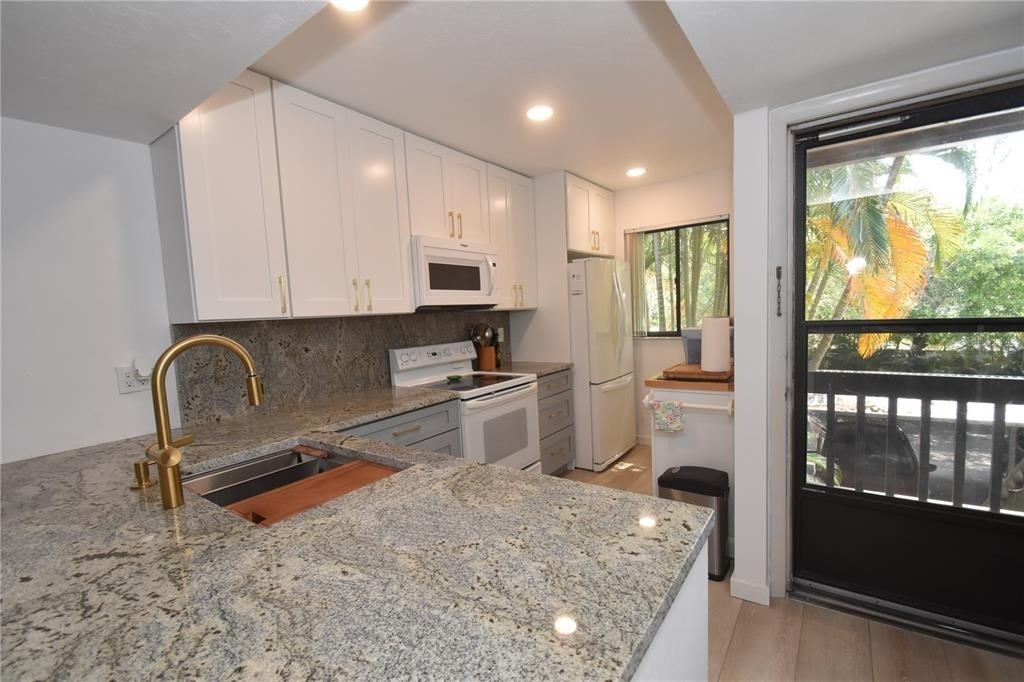 1720 Glenhouse Drive - Photo 3
