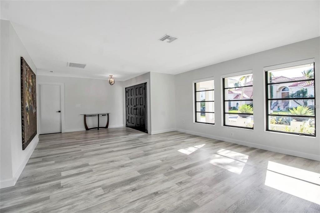 1649 Stanford Lane - Photo 4