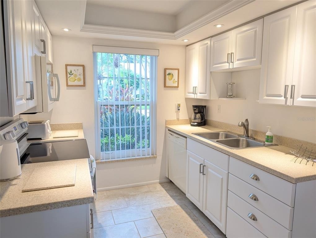 5377 Crestlake Boulevard - Photo 2