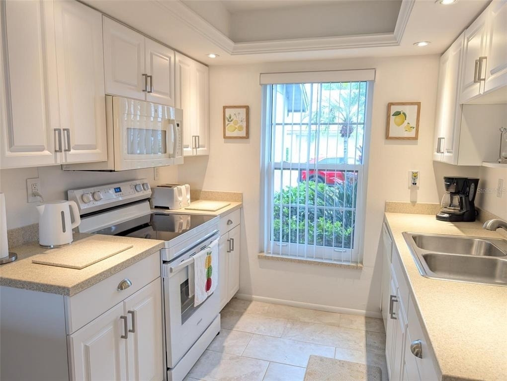 5377 Crestlake Boulevard - Photo 1
