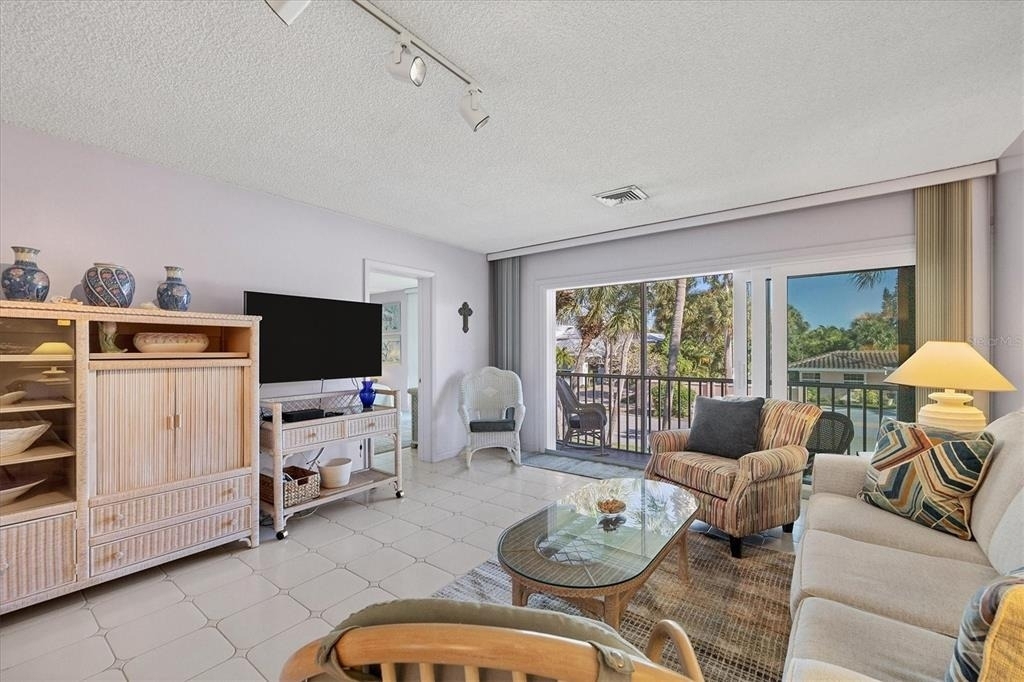 500 S Washington Drive - Photo 4
