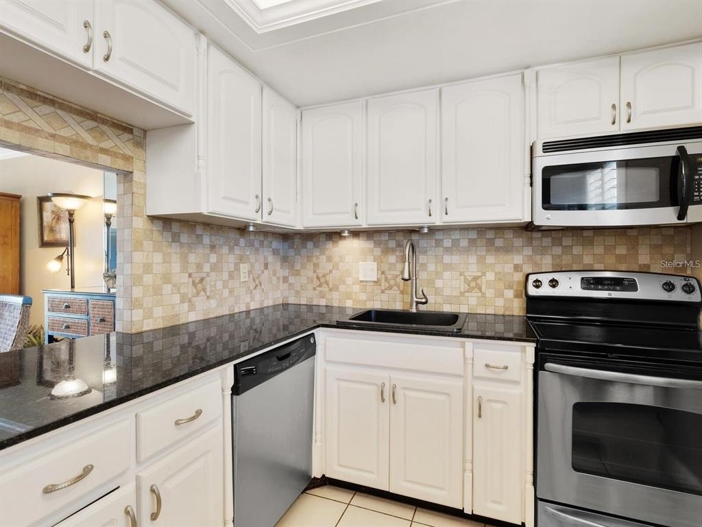 600 Sutton Place - Photo 5
