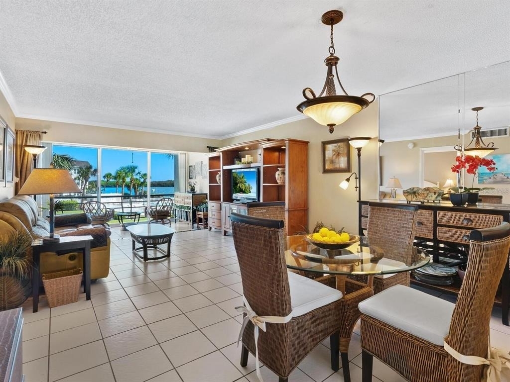 600 Sutton Place - Photo 2