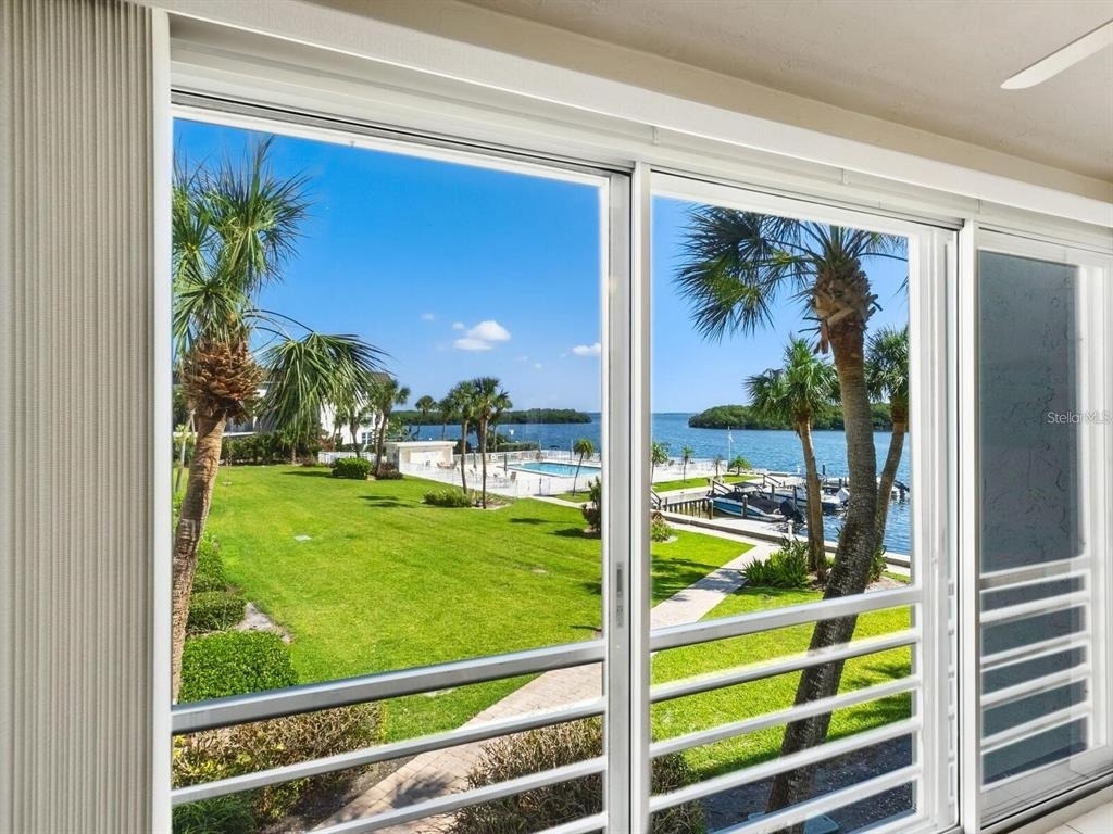 600 Sutton Place - Photo 1