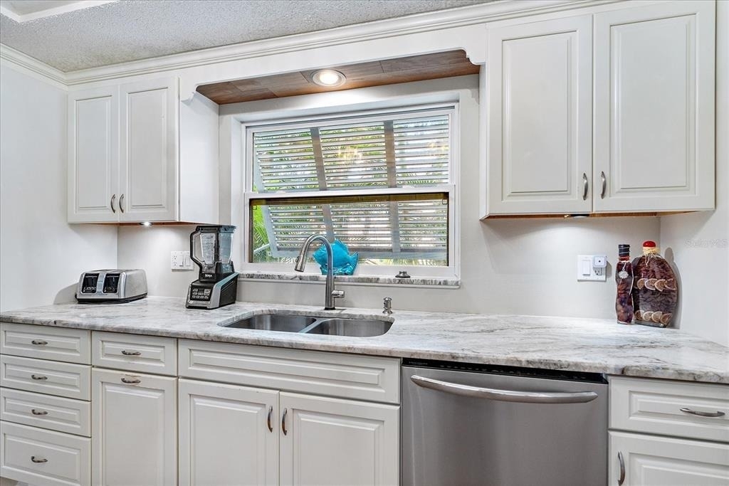 5621 Gulf Of Mexico Drive - Photo 5