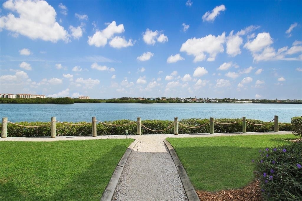 1389 Siesta Bayside Drive - Photo 2