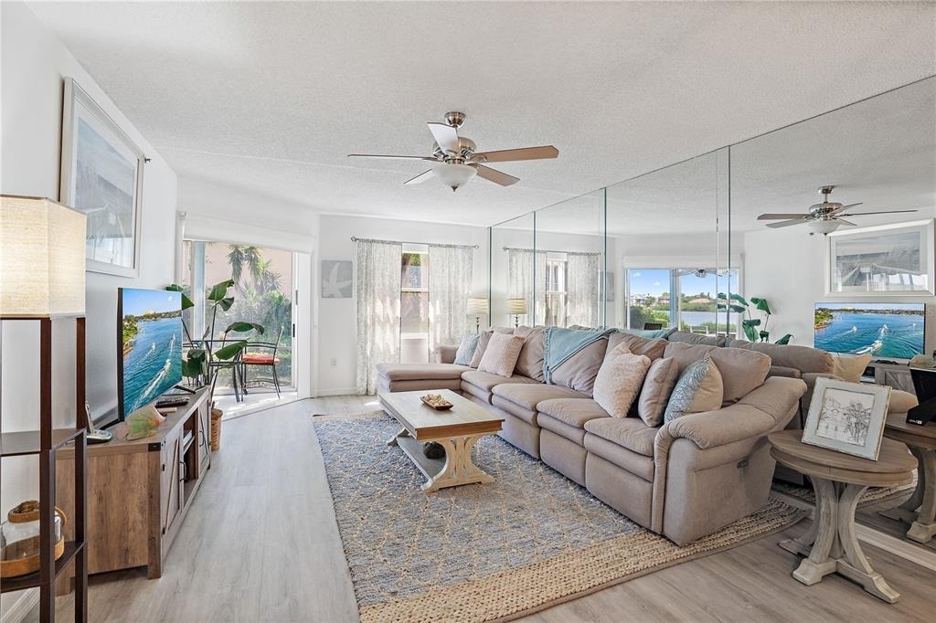 1374 Siesta Bayside Drive - Photo 5