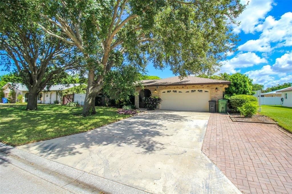 2807 67th Street W - Photo 2
