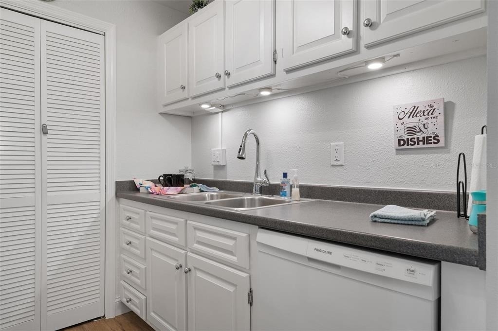 3201 Beneva Road - Photo 10
