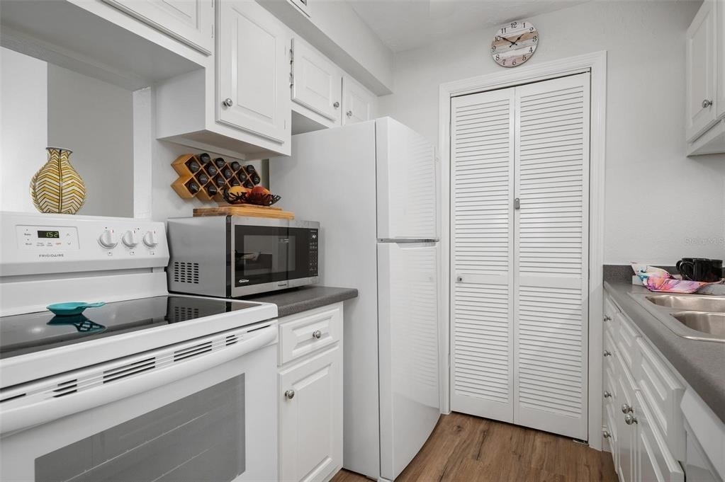 3201 Beneva Road - Photo 11