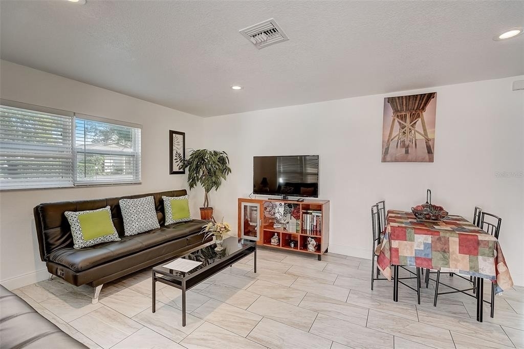 626 S Osprey Avenue - Photo 2