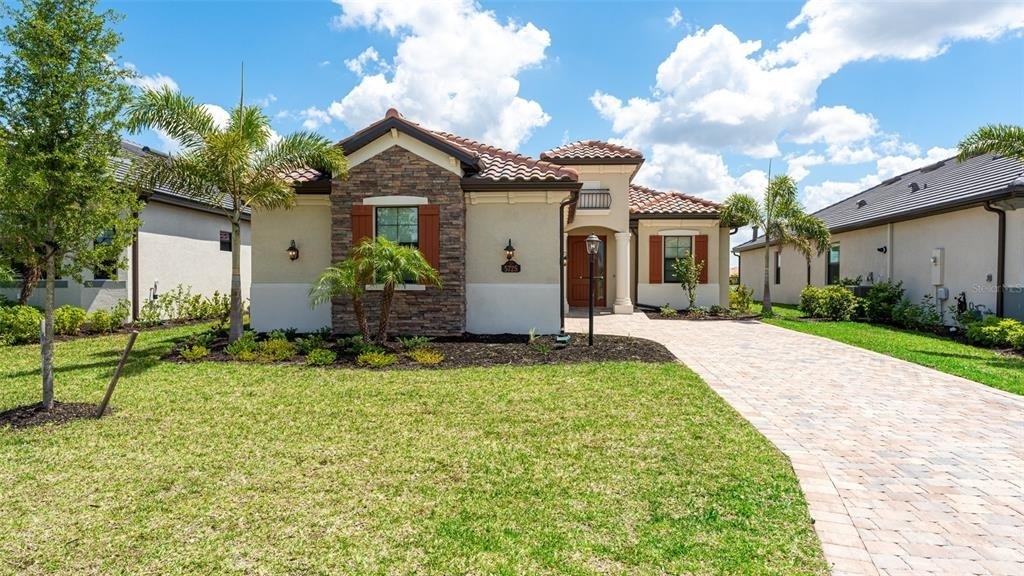 5725 Cheech Glen - Photo 1