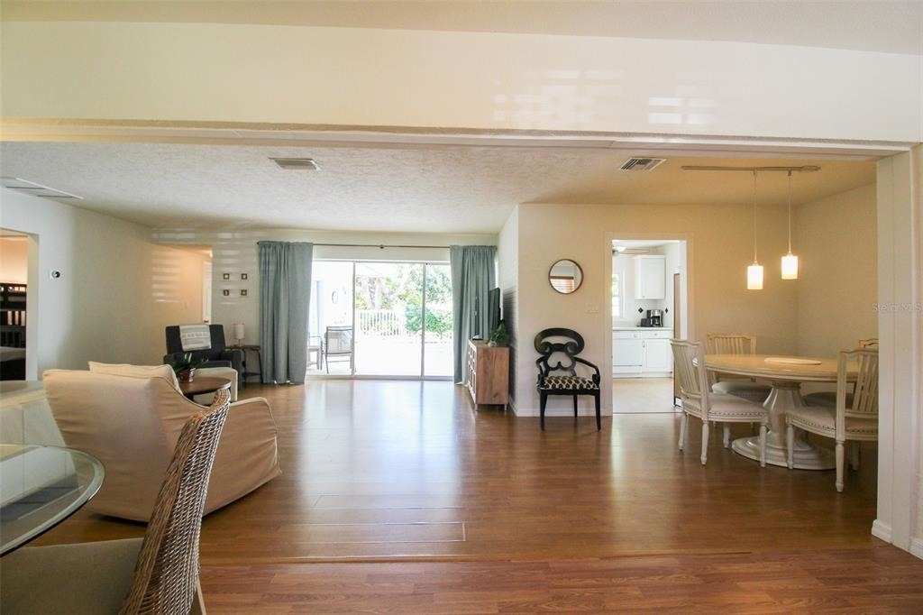 3223 Rowena Street - Photo 4